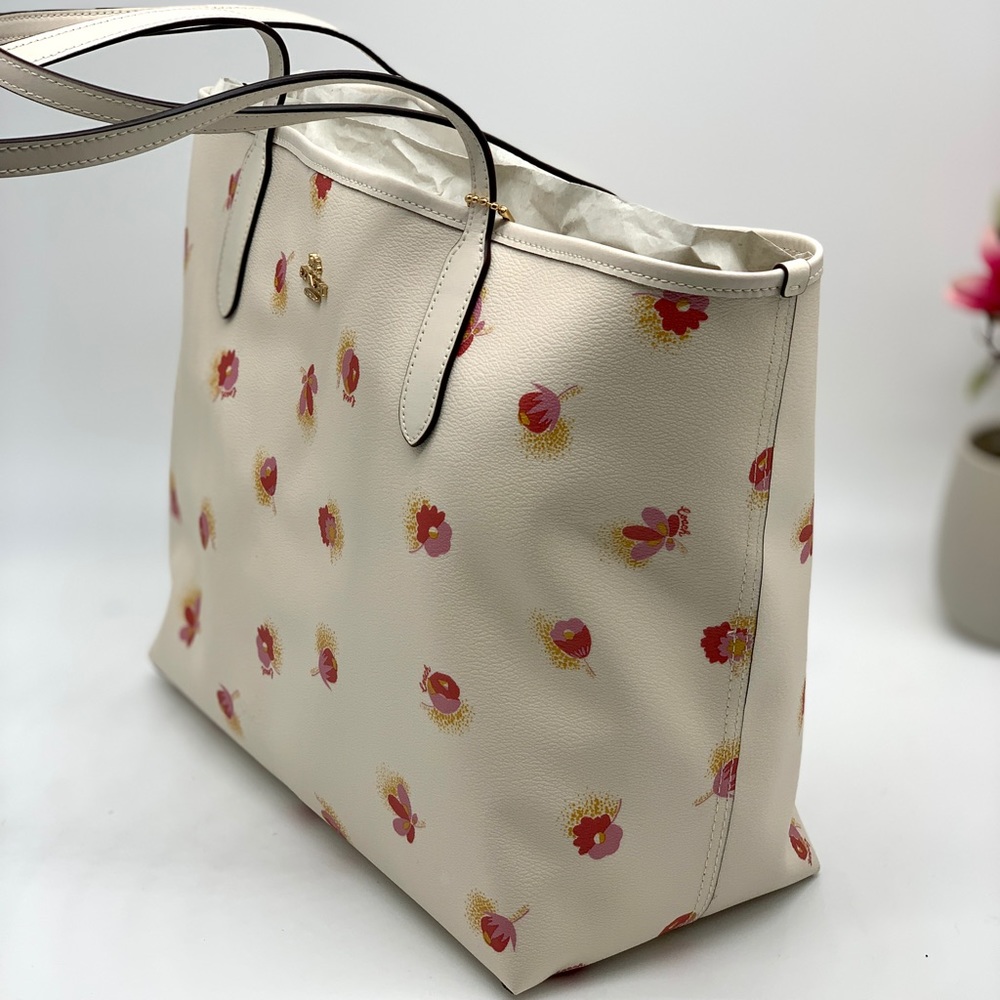 Coach City Tote With Pop Floral Print - Picture 4 of 10